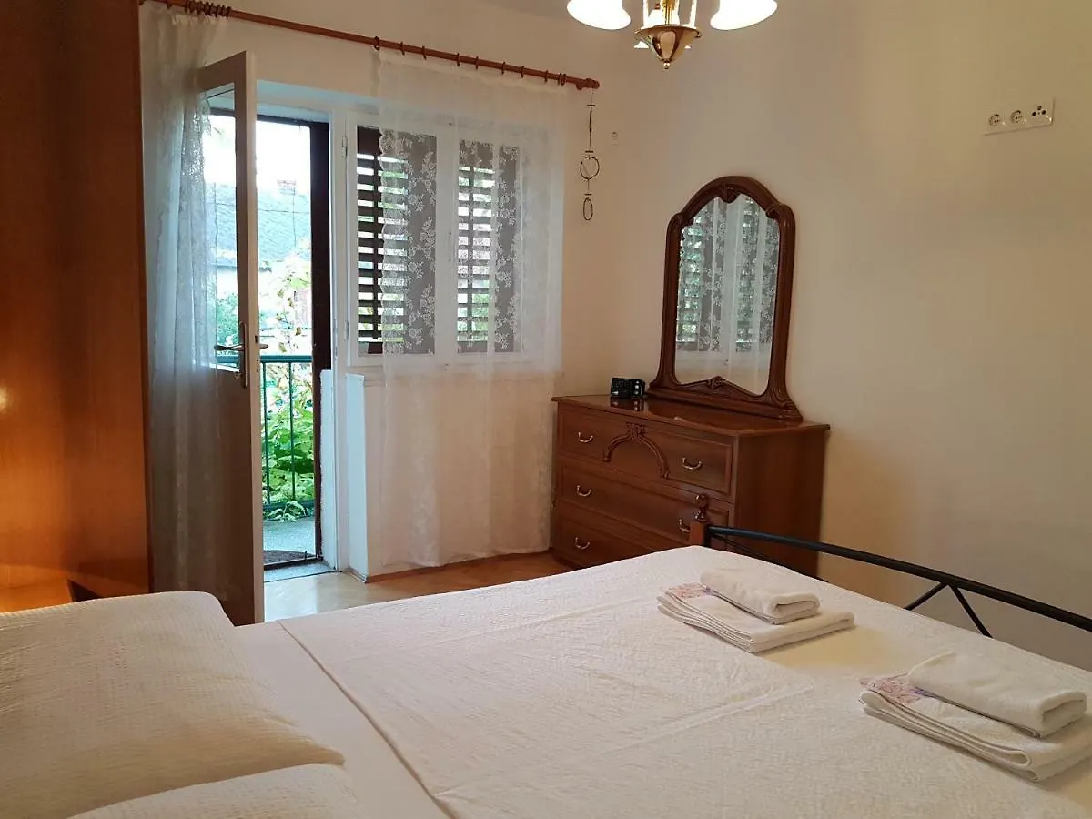 Guesthouse Jet Kastela 3*,